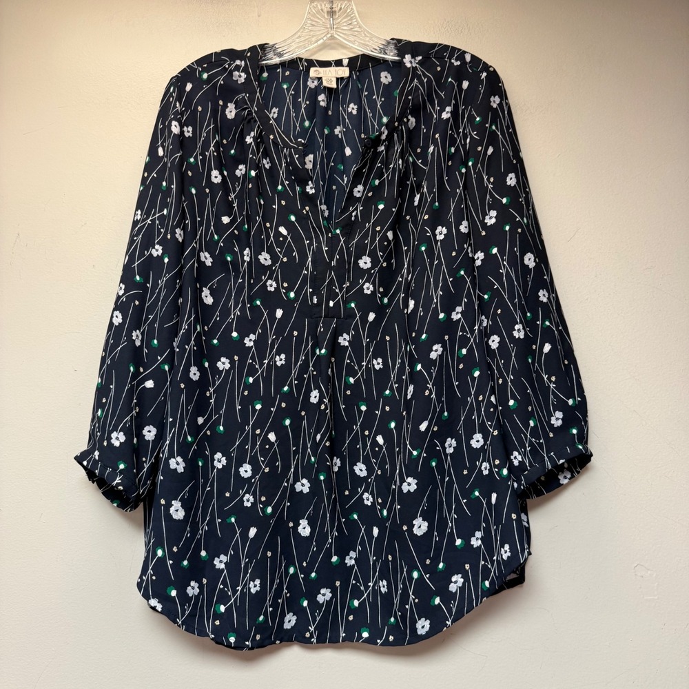 Lila Rose Floral Blouse Womens Medium Navy Blue Excellent 3/4 Sleeve MB6260-122P